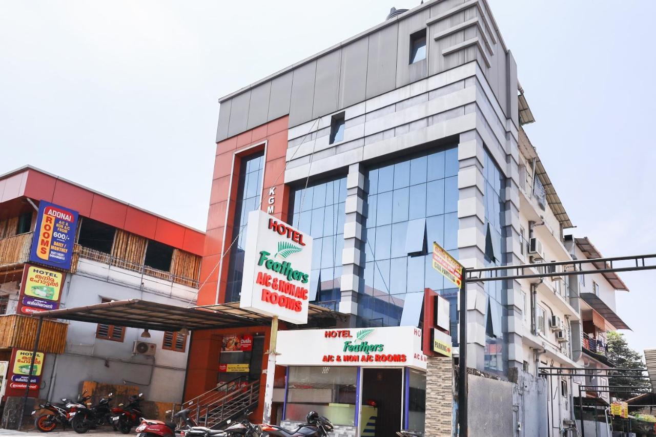 Capital O 71307 Feathers Hotel Kochi Exterior foto