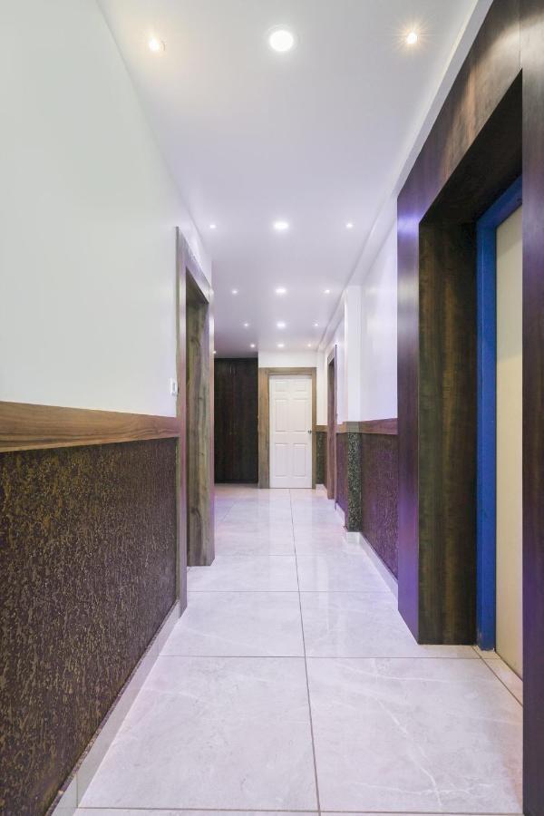 Capital O 71307 Feathers Hotel Kochi Exterior foto