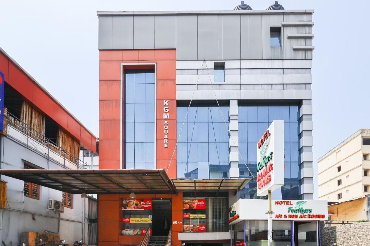 Capital O 71307 Feathers Hotel Kochi Exterior foto